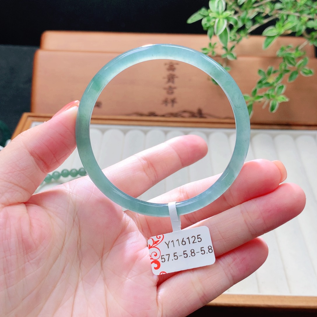 未镶嵌手镯（圆镯）翡翠