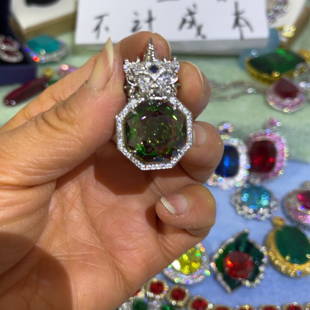 花岗石钨金璀璨夺目