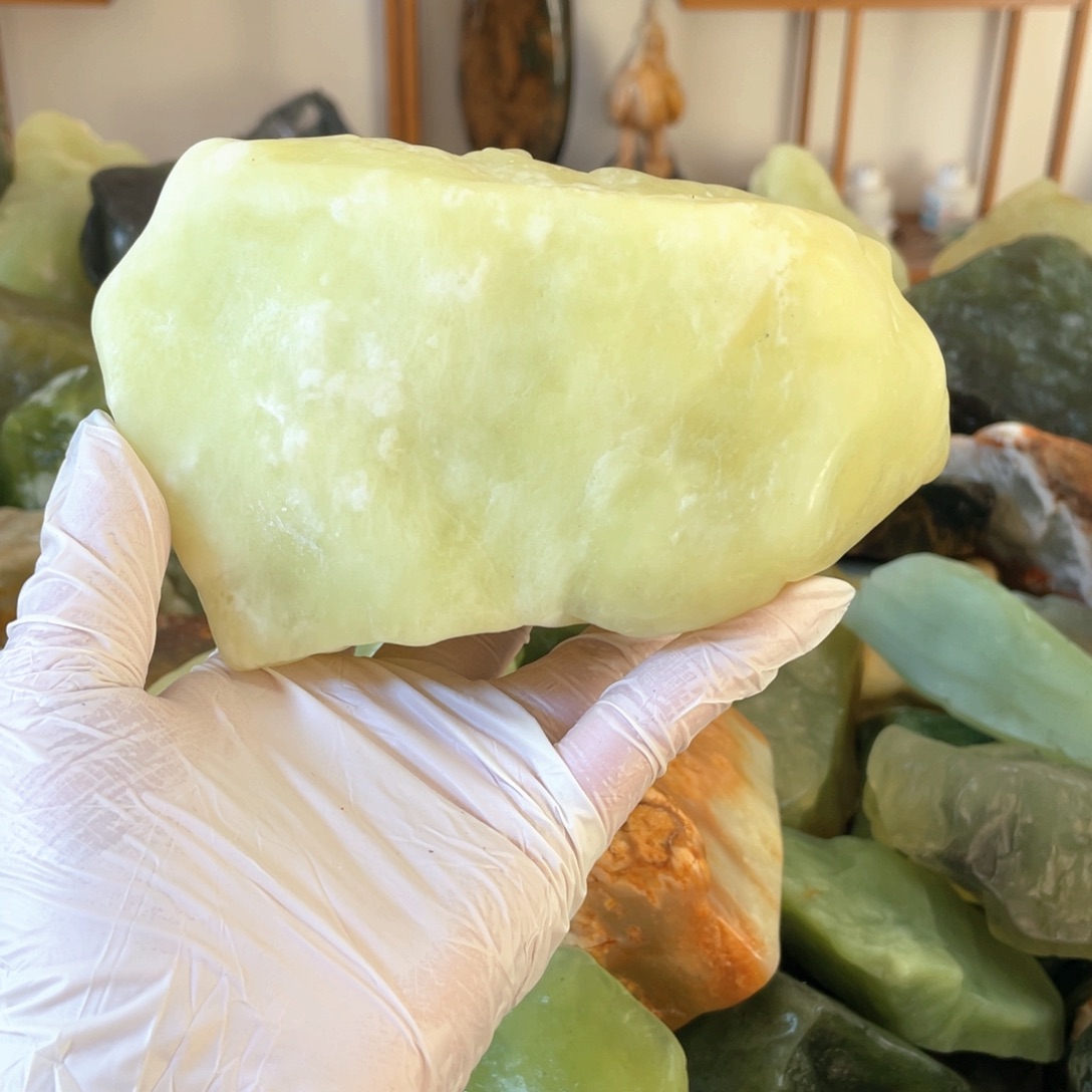 蛇纹石玉未镶嵌中国四大名玉简易