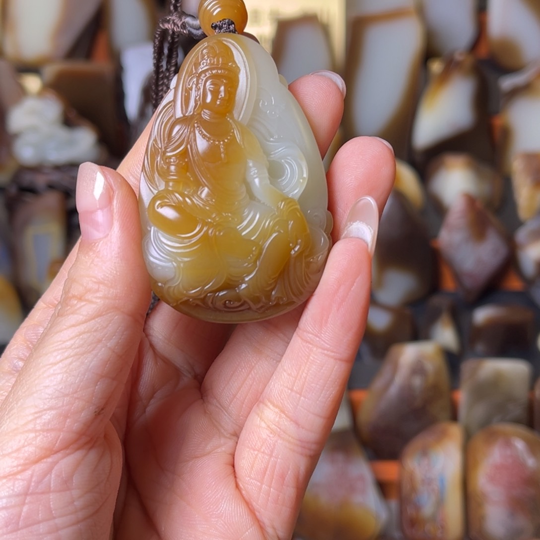 和田玉（糖玉）颈饰未镶嵌十**生