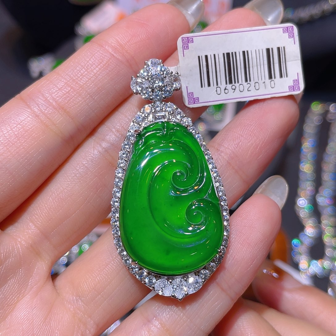 吊坠(赠链)未镶嵌翡翠