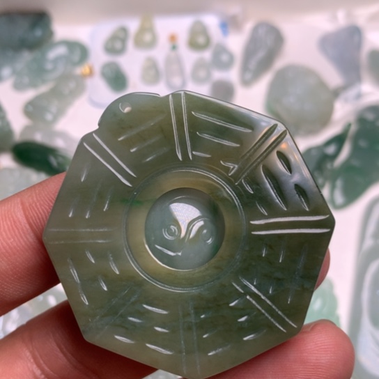 翡翠颈饰未镶嵌红*意翡翠