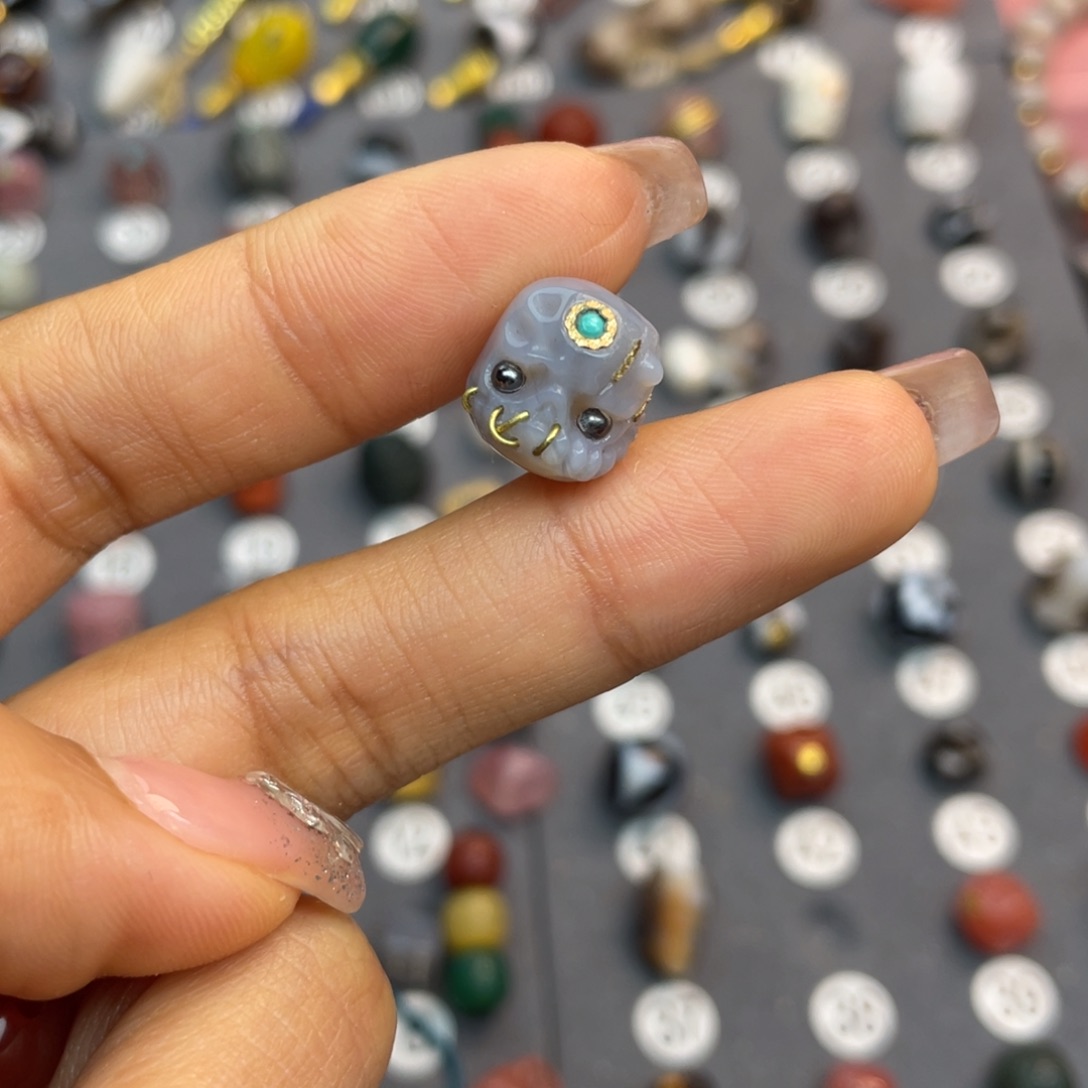 玛瑙/玉髓配饰合金奔*霸