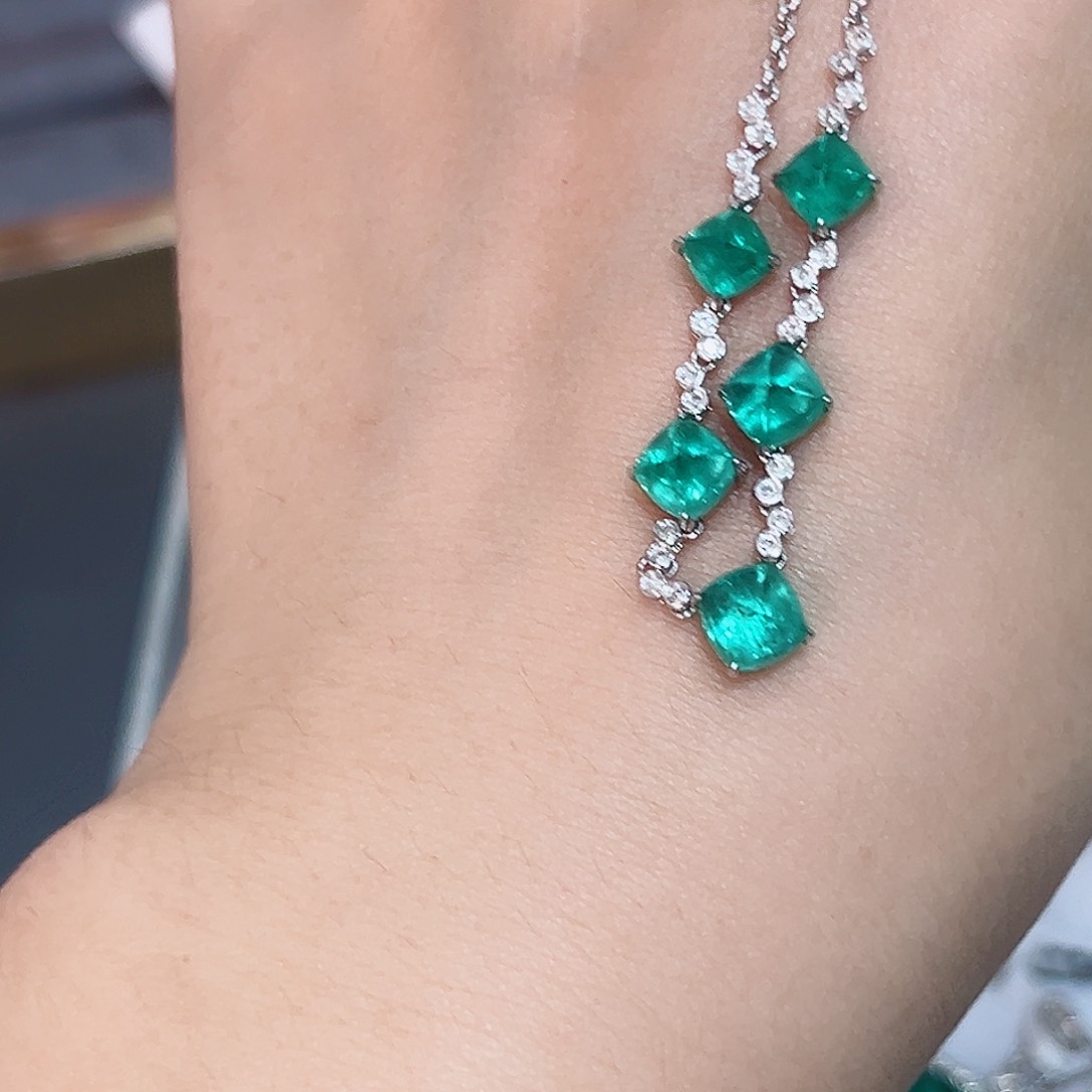 18K金镶嵌颈饰祖母绿