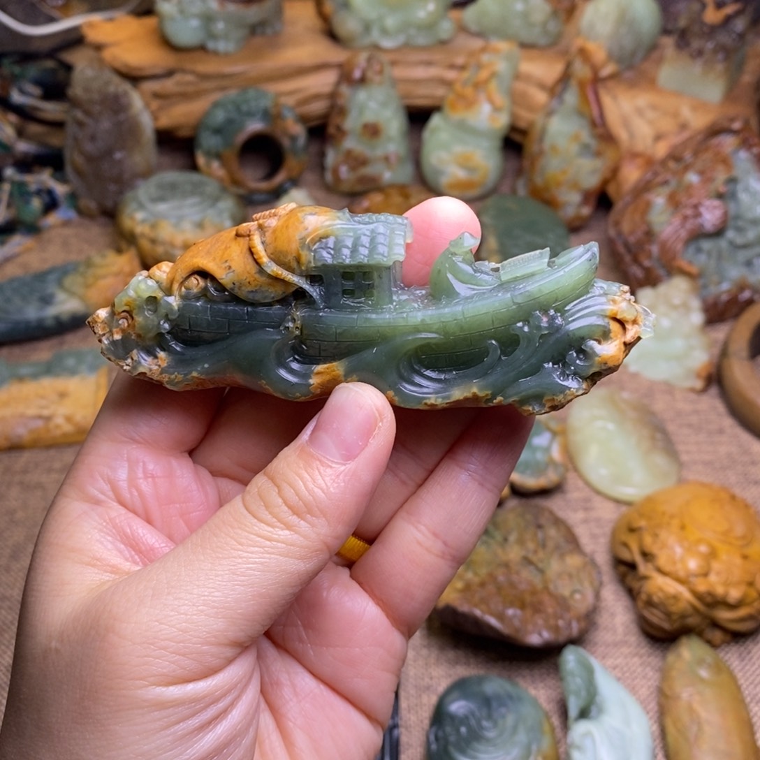 很***人岫岩河磨玉（透闪石质玉）未镶嵌挂件