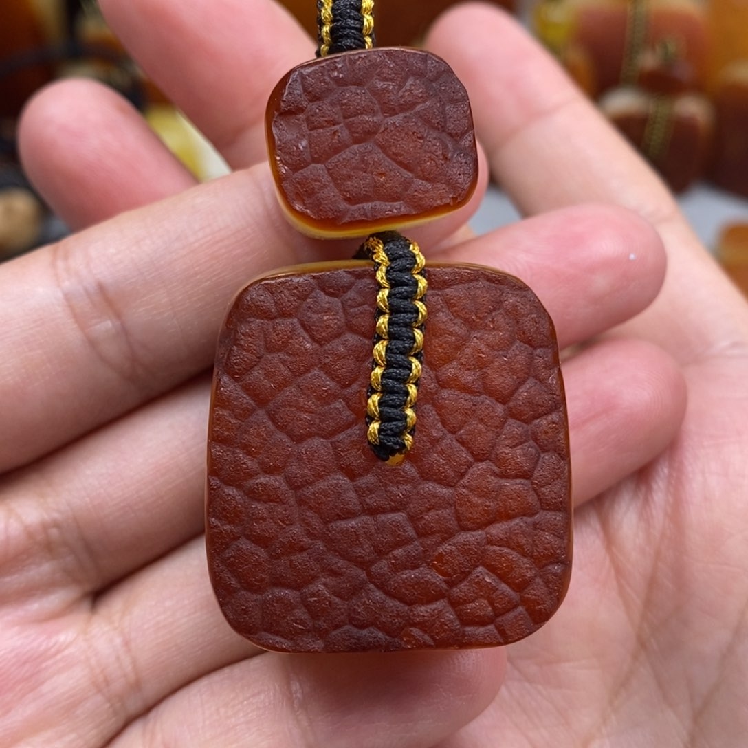 未镶嵌吊坠(赠链)琥珀