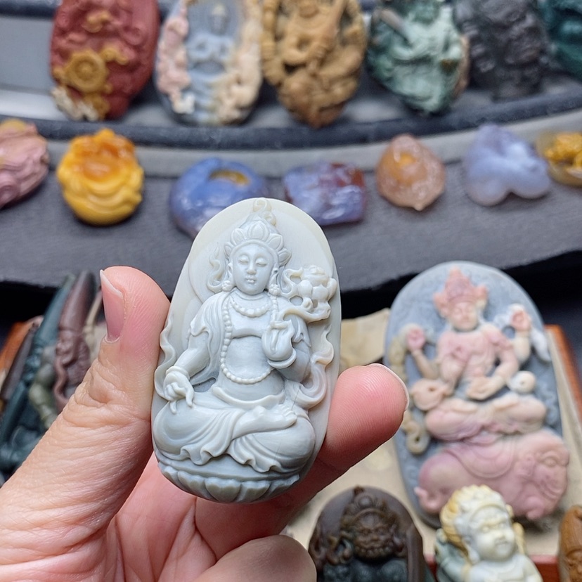 【闪购商品】定制石英质玉吊坠未镶嵌