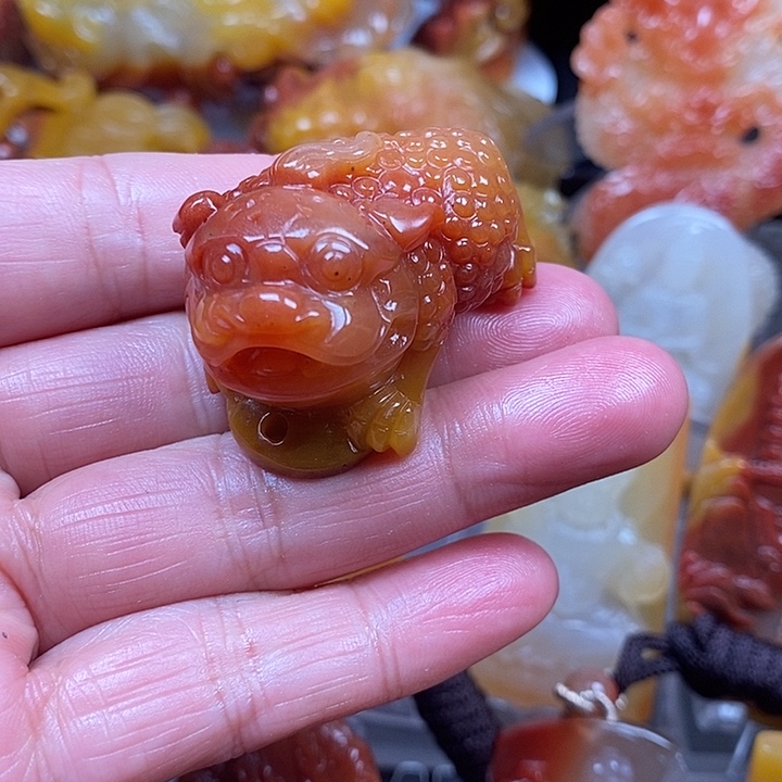 石英质玉（黄龙玉）合金颈饰