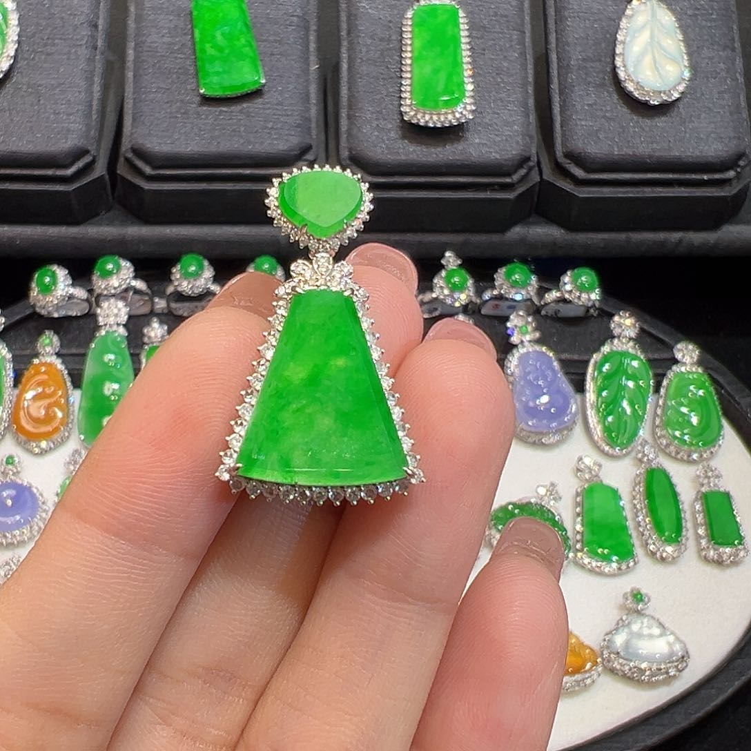 翡翠18K金镶嵌颈饰晶*收到货48小时鉴赏期