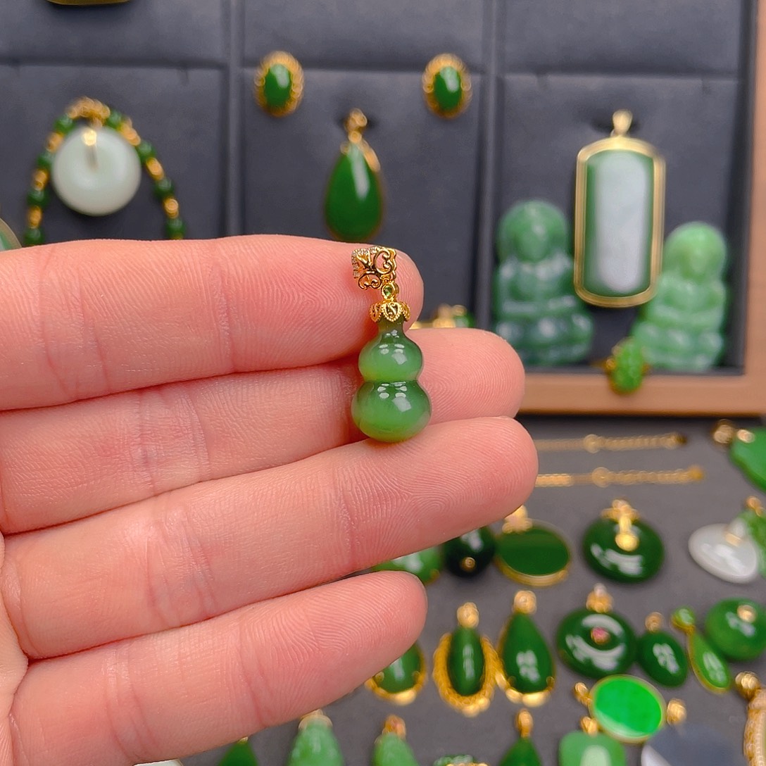 和田玉（碧玉）18K金镶嵌吊坠(不含链)