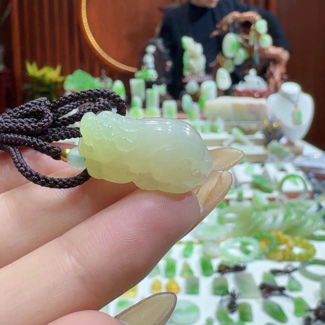 和田玉翠青貔貅未镶嵌