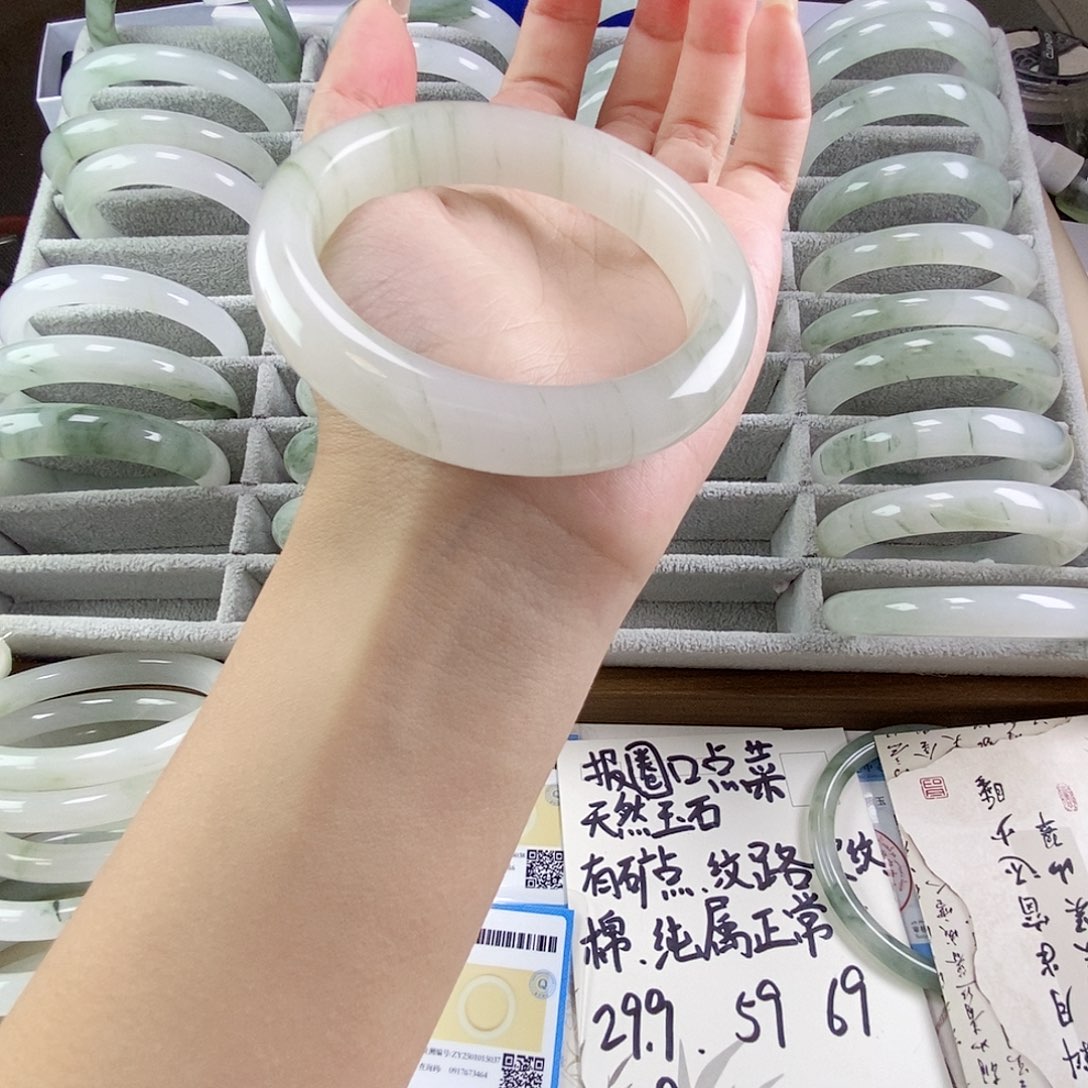 石英质玉手镯未镶嵌56.7*12.8*9.1