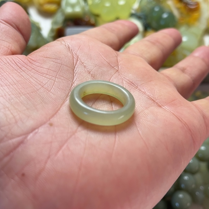 蛇纹石玉未镶嵌戒指
