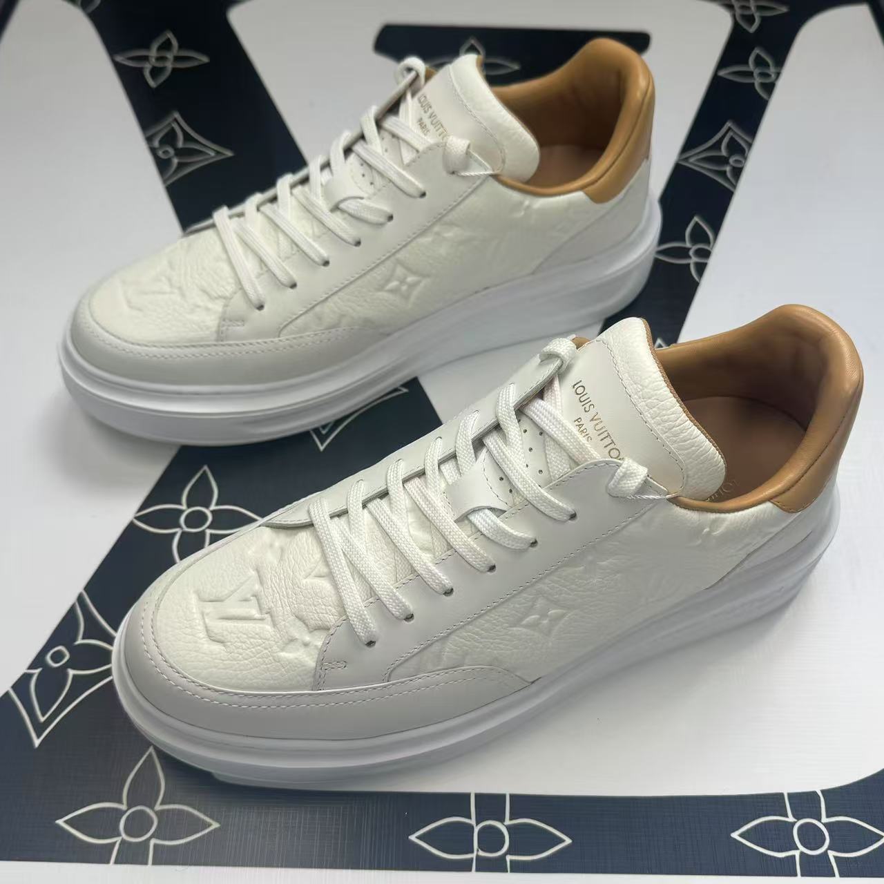 99新 LouisVuitton/路易威登 白浮雕松糕鞋40.5欧码