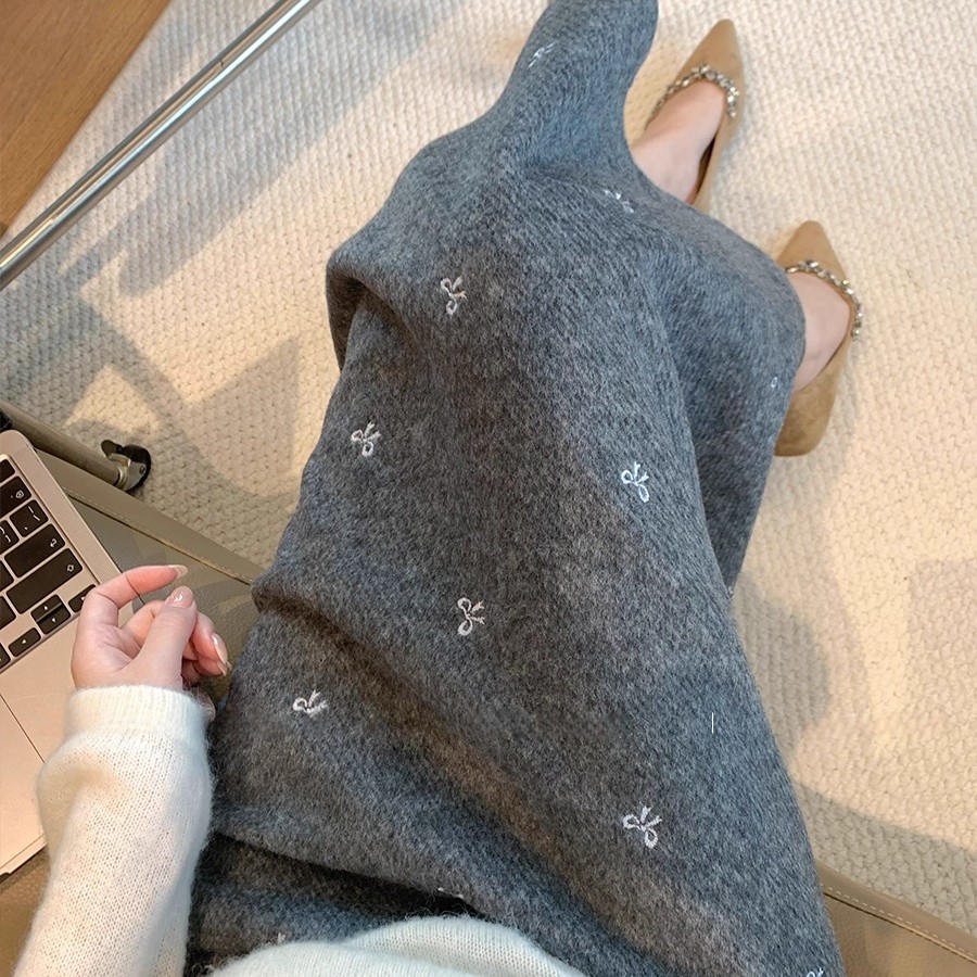 灰色蝴蝶结刺绣毛呢半身裙女2025冬季新款气质温柔减龄开叉a字裙