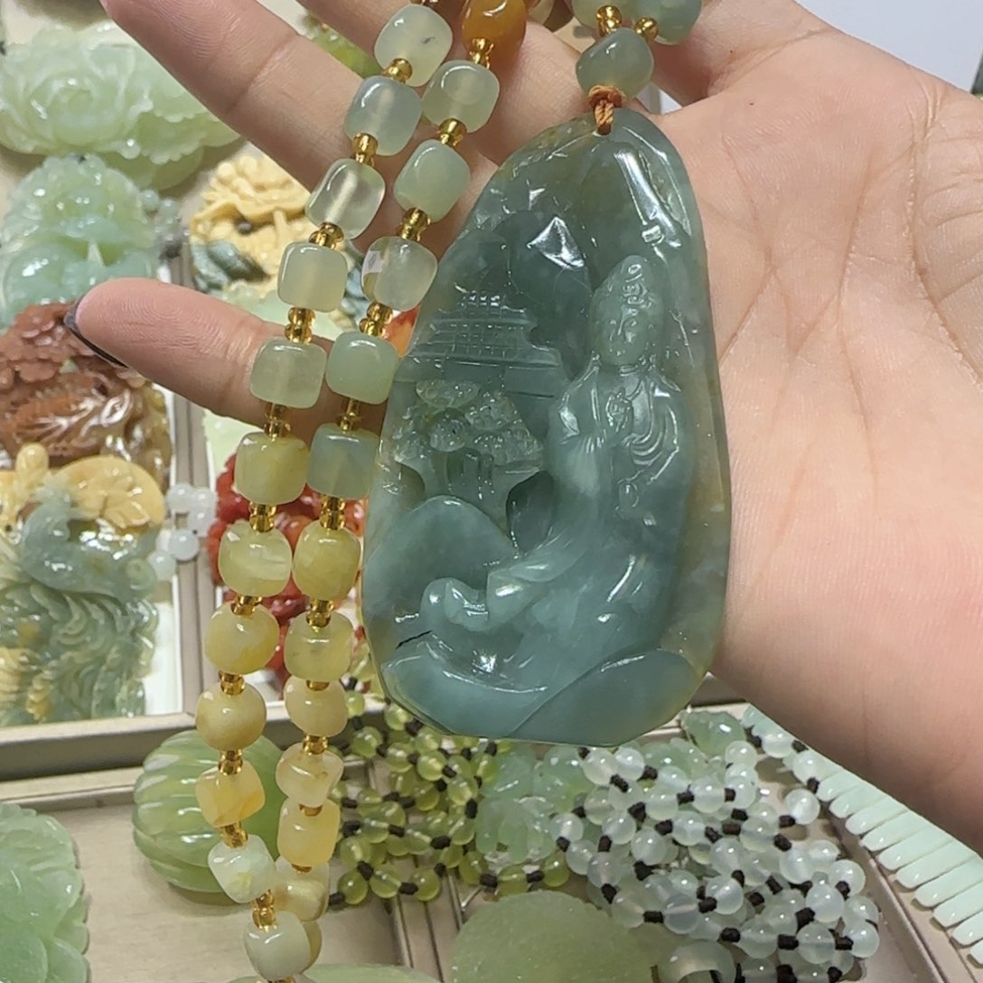 未镶嵌蛇纹石玉吊坠