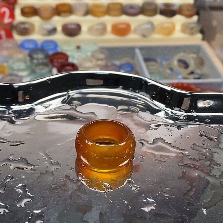 依***手玛瑙/玉髓未镶嵌戒指