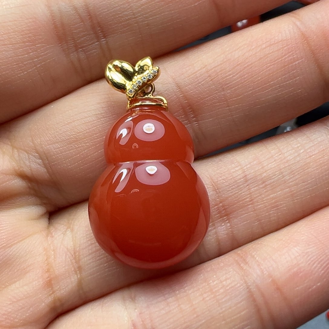 南红玛瑙吊坠18K金镶嵌