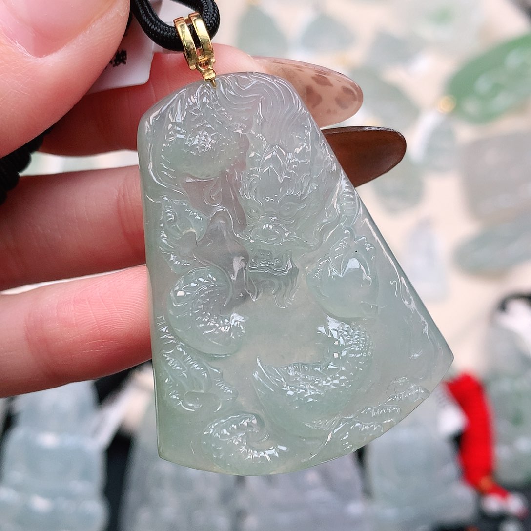 翡翠颈饰18K金镶嵌冰绿龙牌52.7、45、35.5、5.2