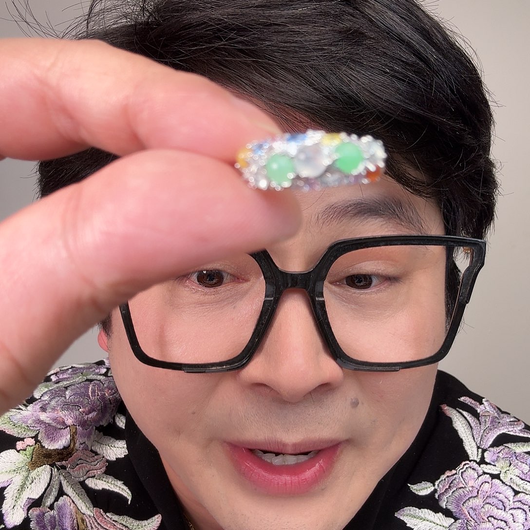 翡翠未镶嵌颈饰一件