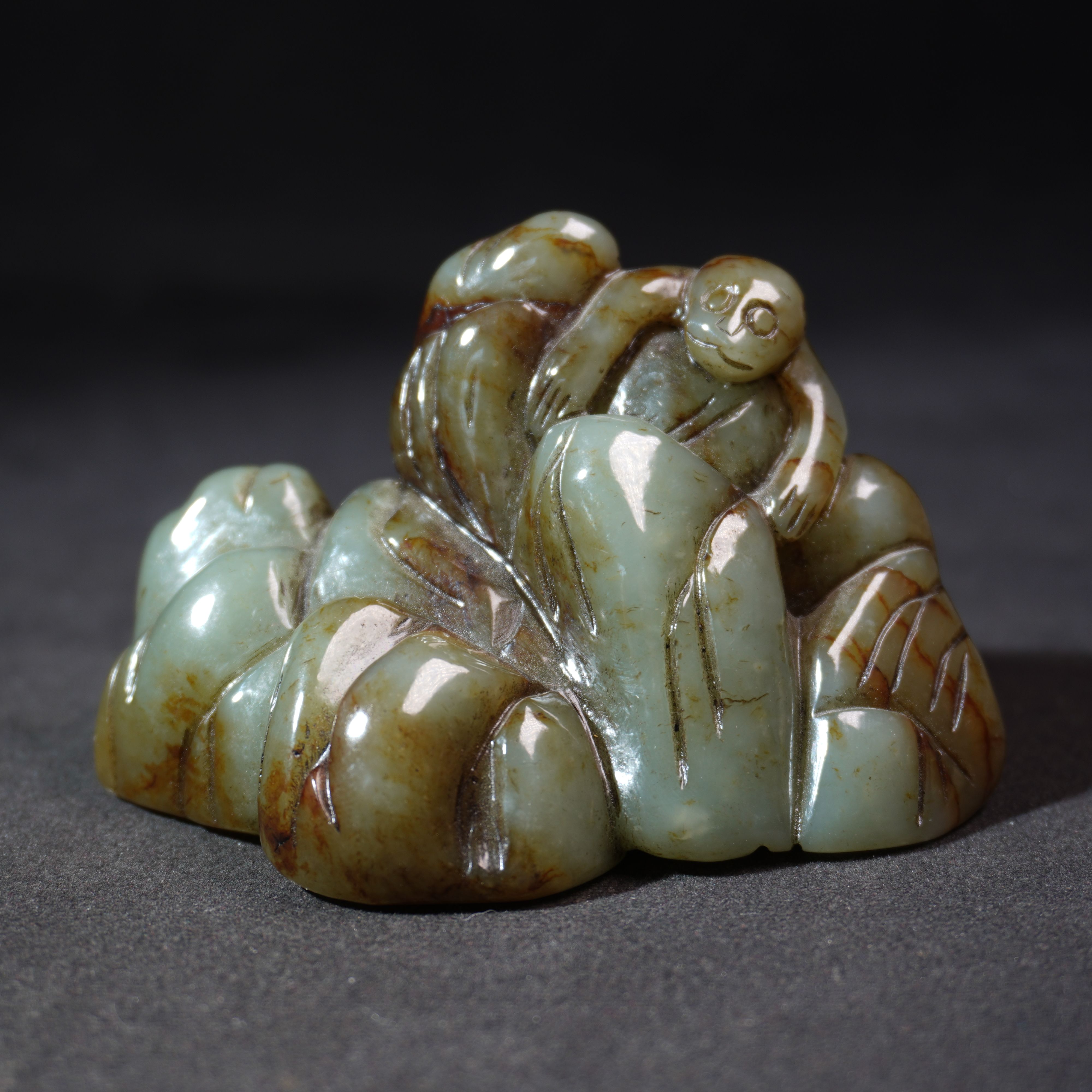 6NC14  明 和田玉灵猴摆件