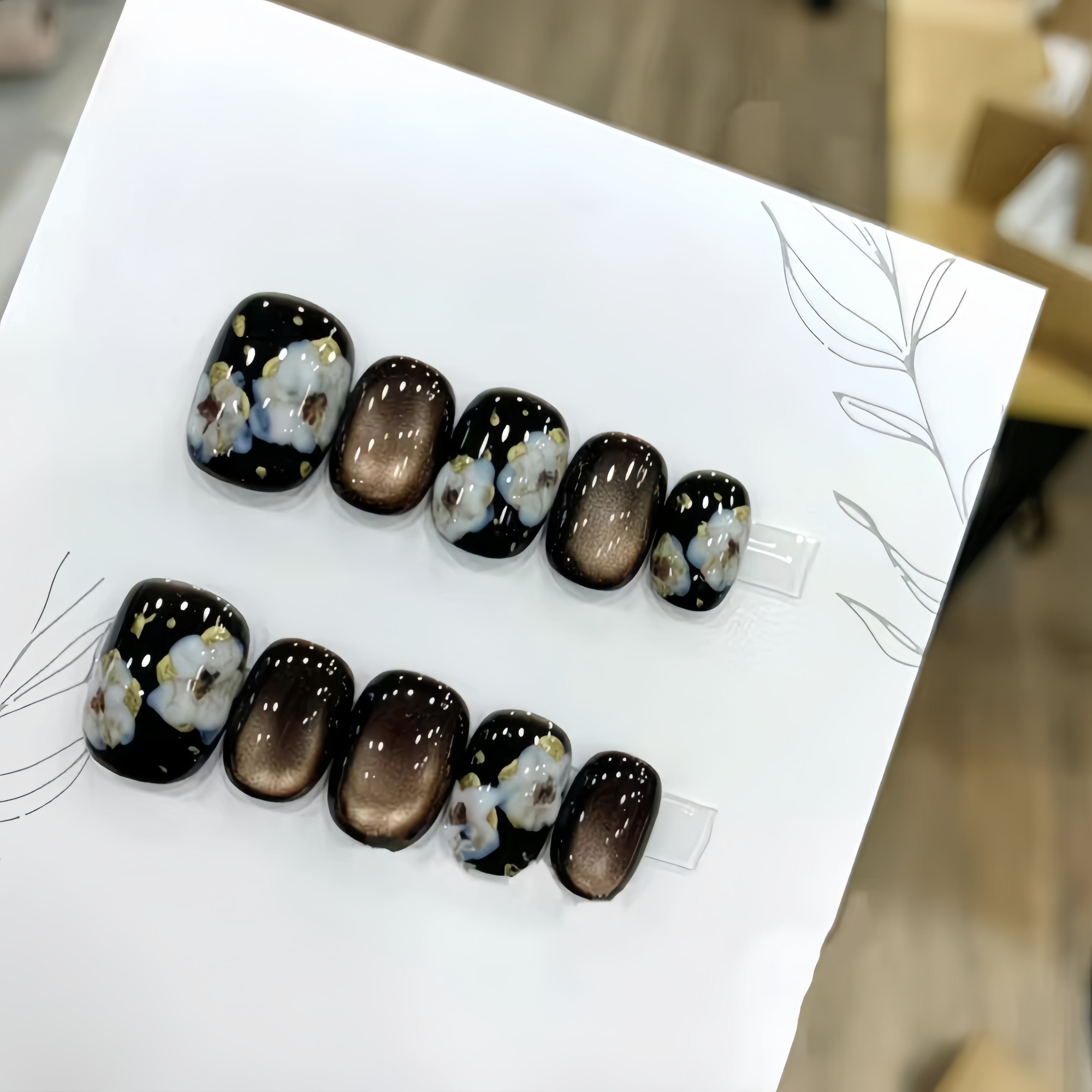 新款复古黑金猫眼晕染手绘纯手工高级黑色甜酷金箔穿戴美甲短款