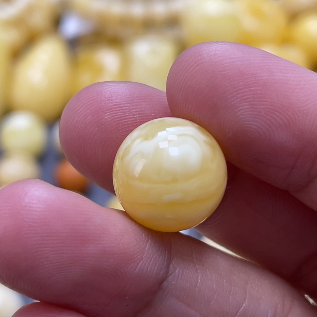 萍***6蜜蜡未镶嵌裸石14.3mm瑕疵