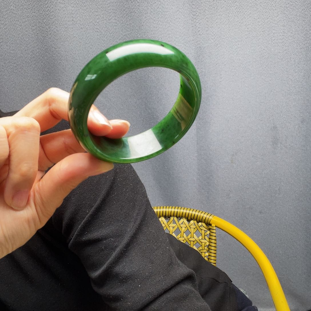 用***果和田玉未镶嵌手镯