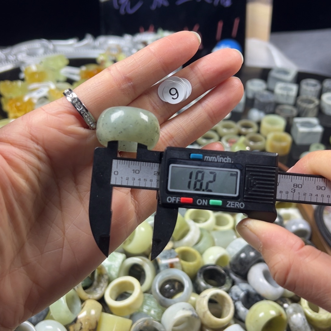 蛇纹石玉未镶嵌戒指