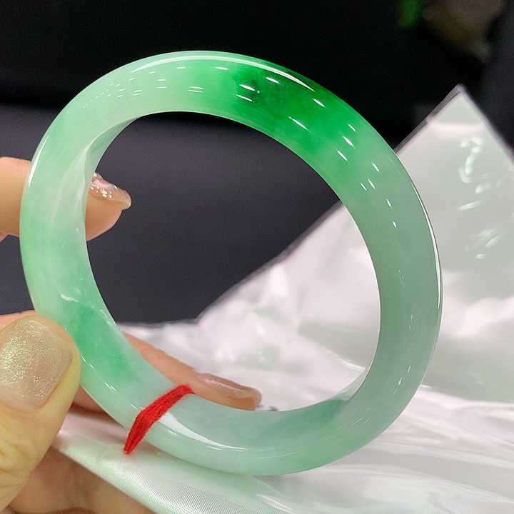 翡翠未镶嵌手镯正圈56