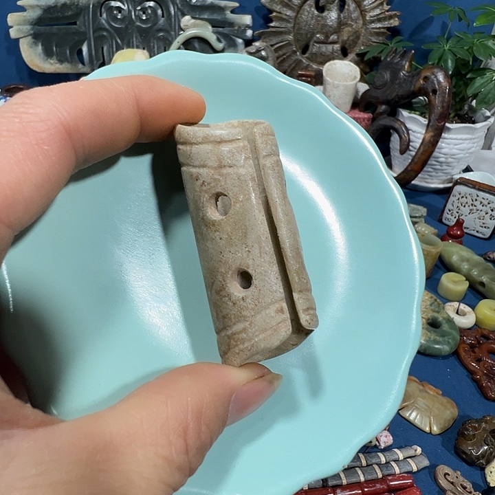 透闪石质玉未镶嵌挂件