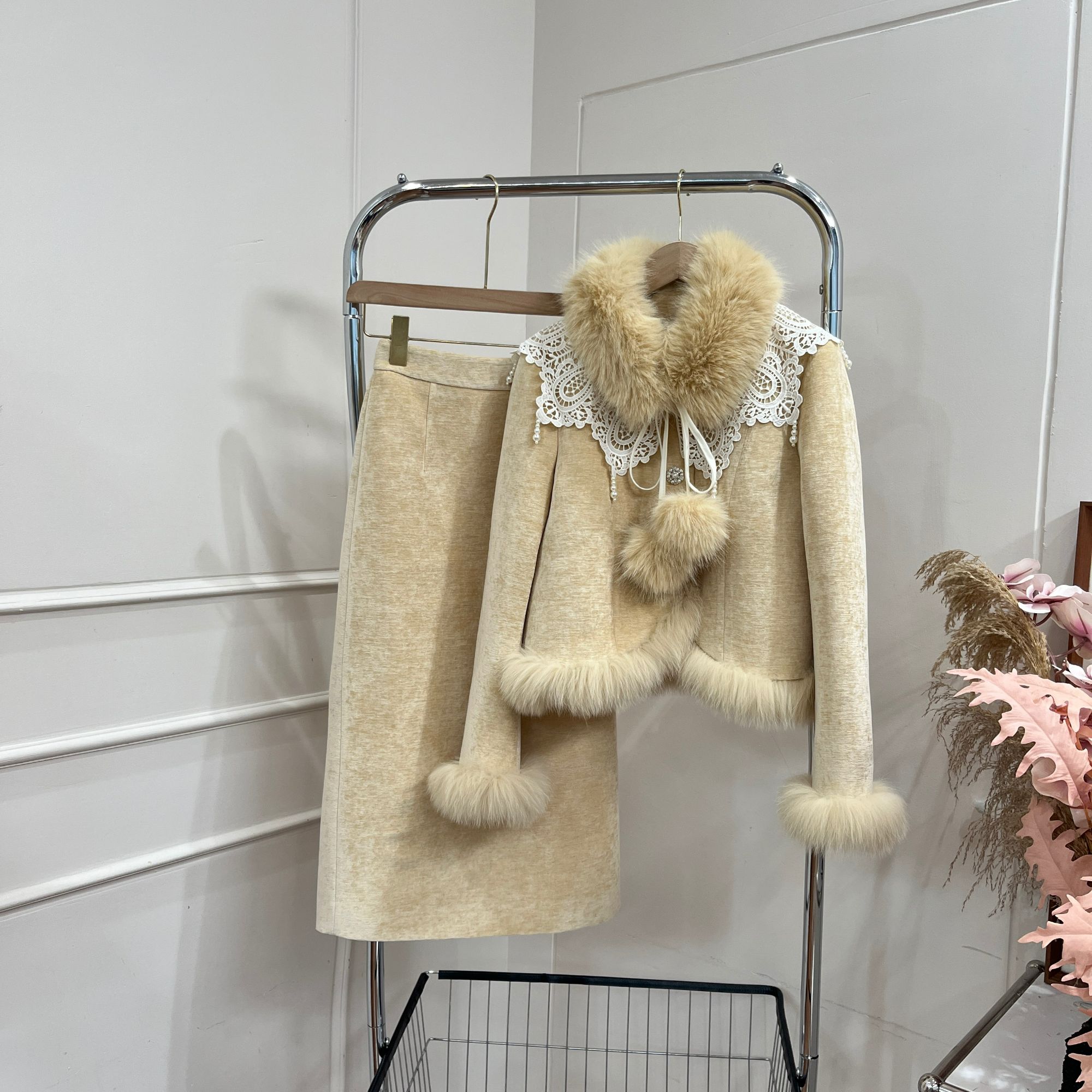 拉夏贝尔2025年冬季新款时尚简约宽松羽绒上衣+半裙 27389 LCK