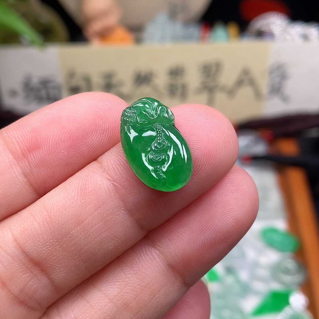 翡翠散珠缅甸天然A货翡翠阳绿钱袋子