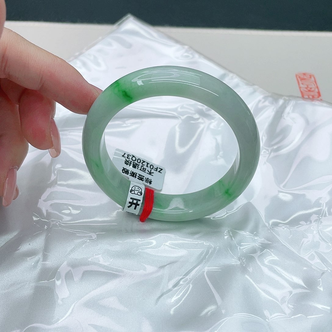 翡翠手镯未镶嵌正51.7