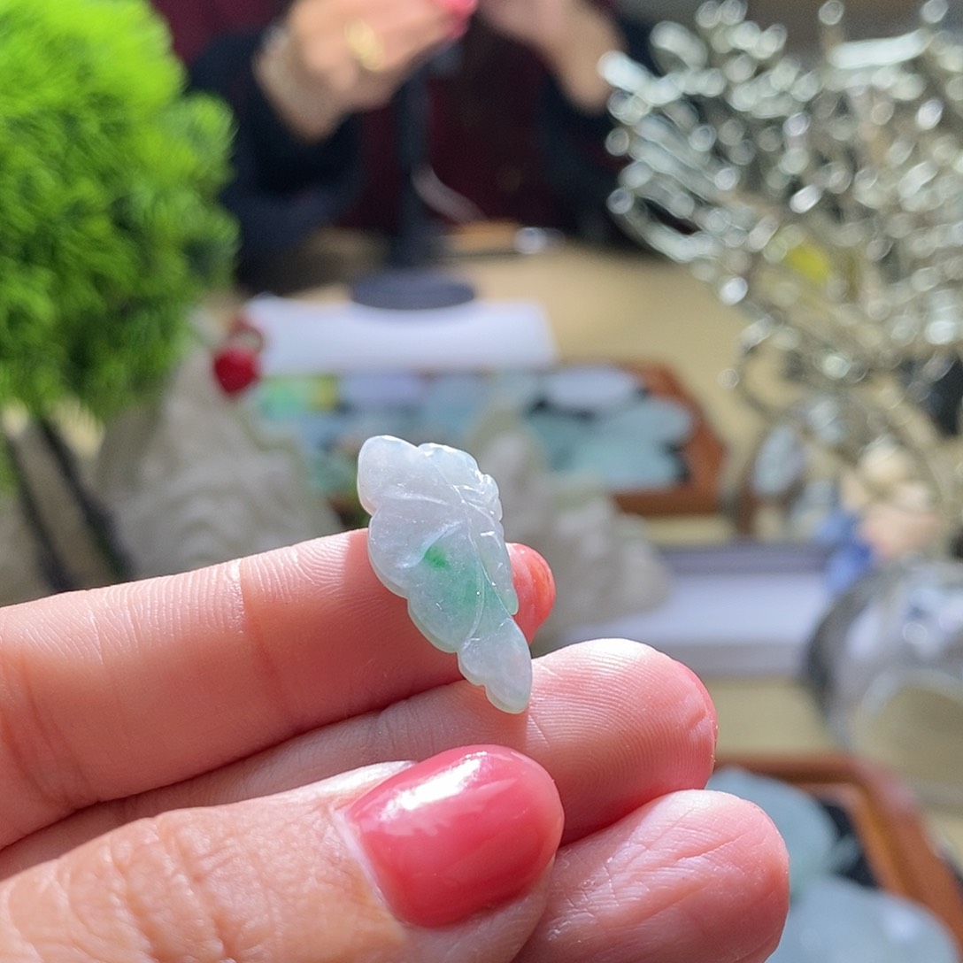 【闪购商品】翡翠颈饰未镶嵌蝴蝶