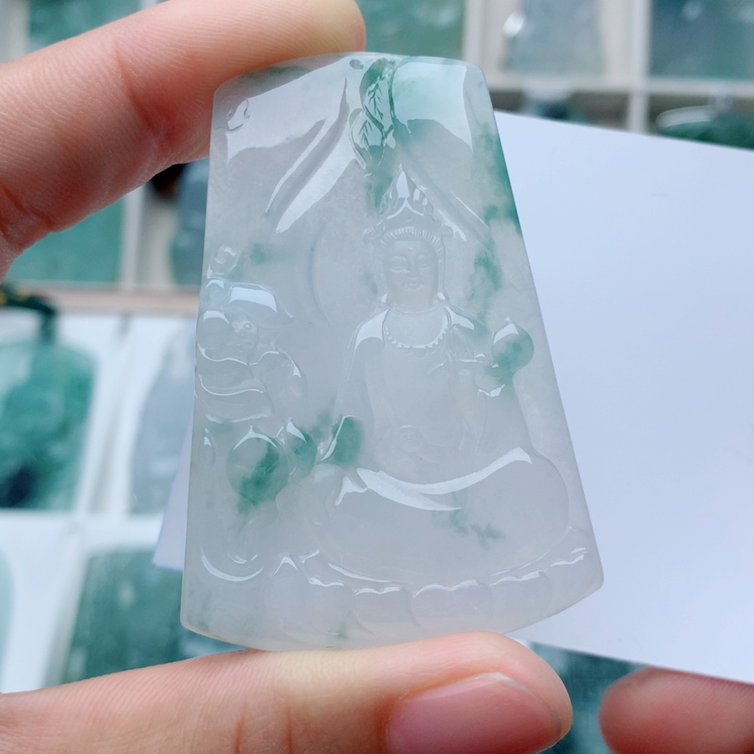 翡翠颈饰未镶嵌素衣观音