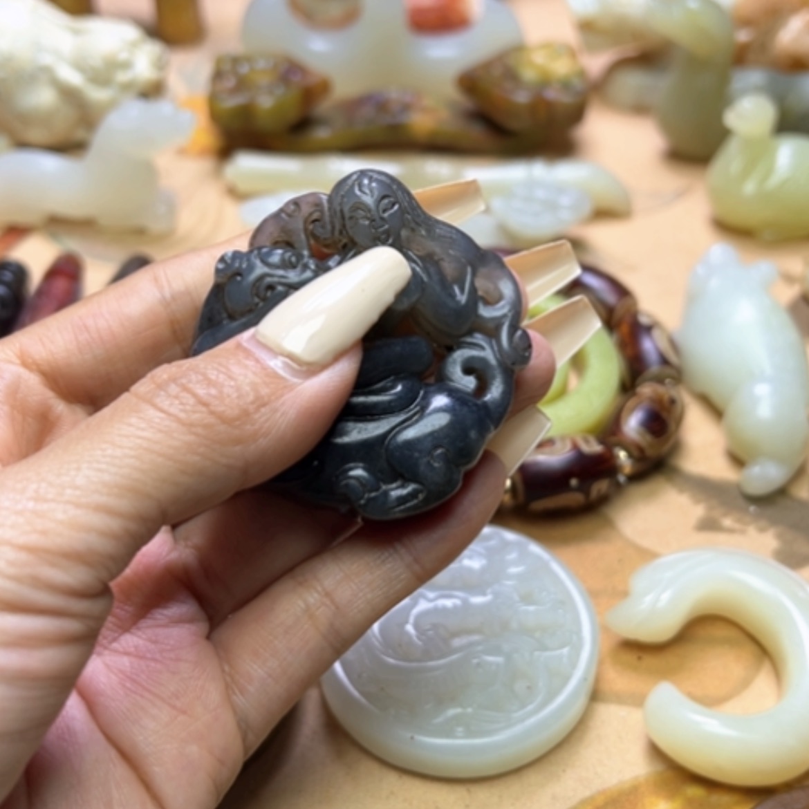 【闪购商品】蛇纹石玉颈饰未镶嵌