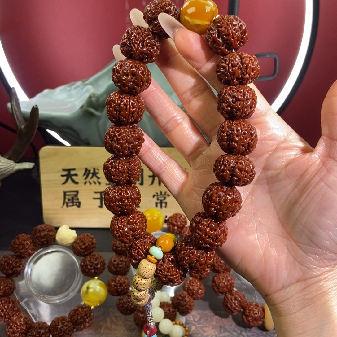 金刚菩提吊坠521手持。                 