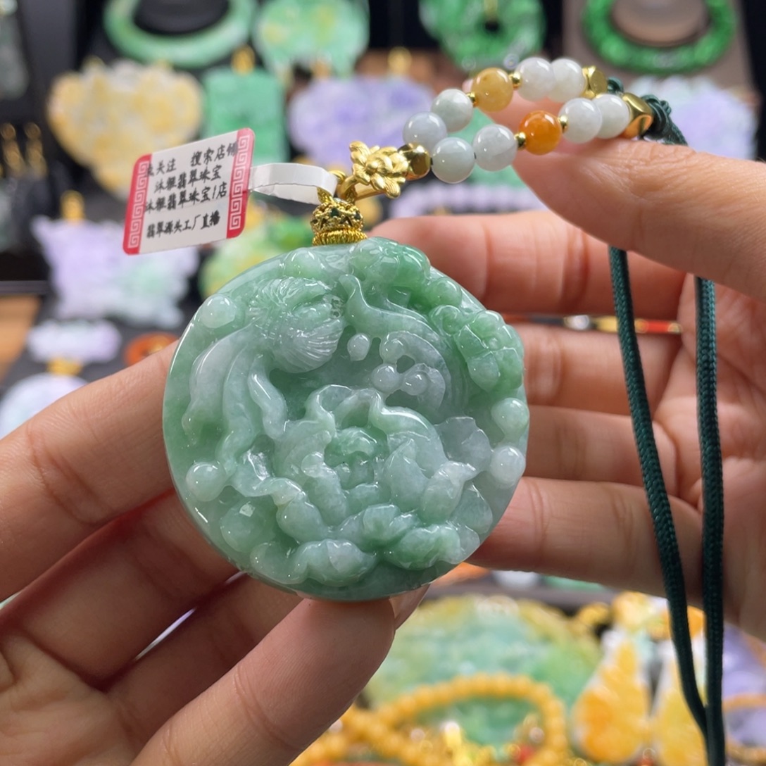 翡翠未镶嵌颈饰待编织