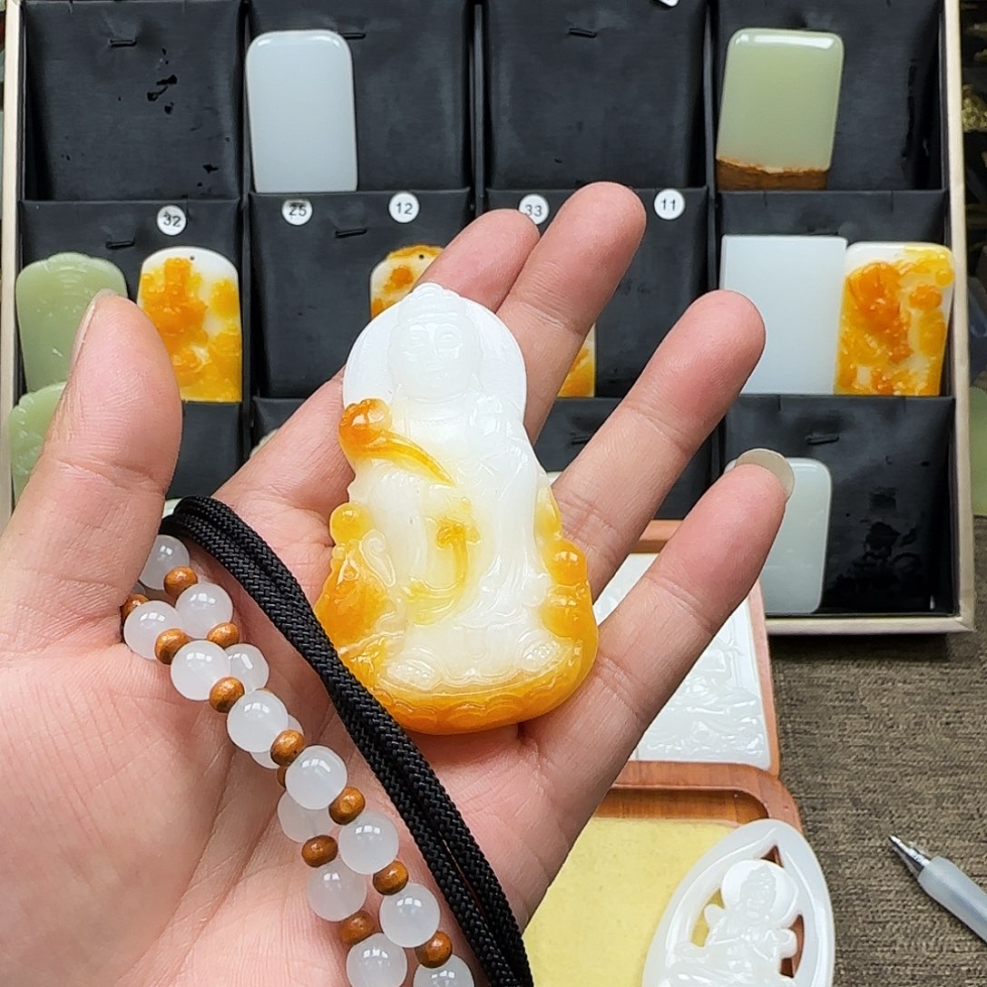 天***空一物一拍皮色观音吊坠