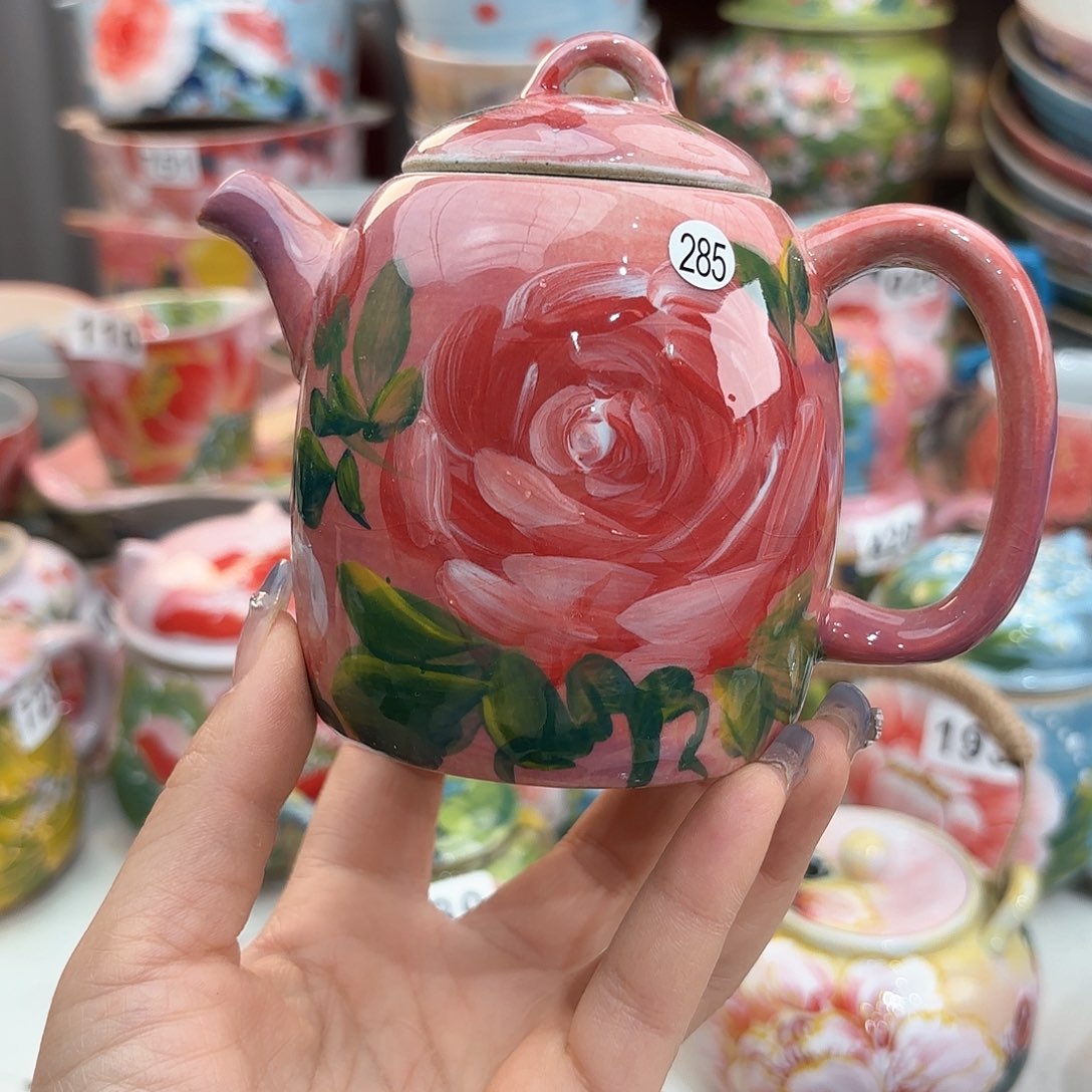 瓷片芹*菜在这个社会也能找到这样温暖美好生活