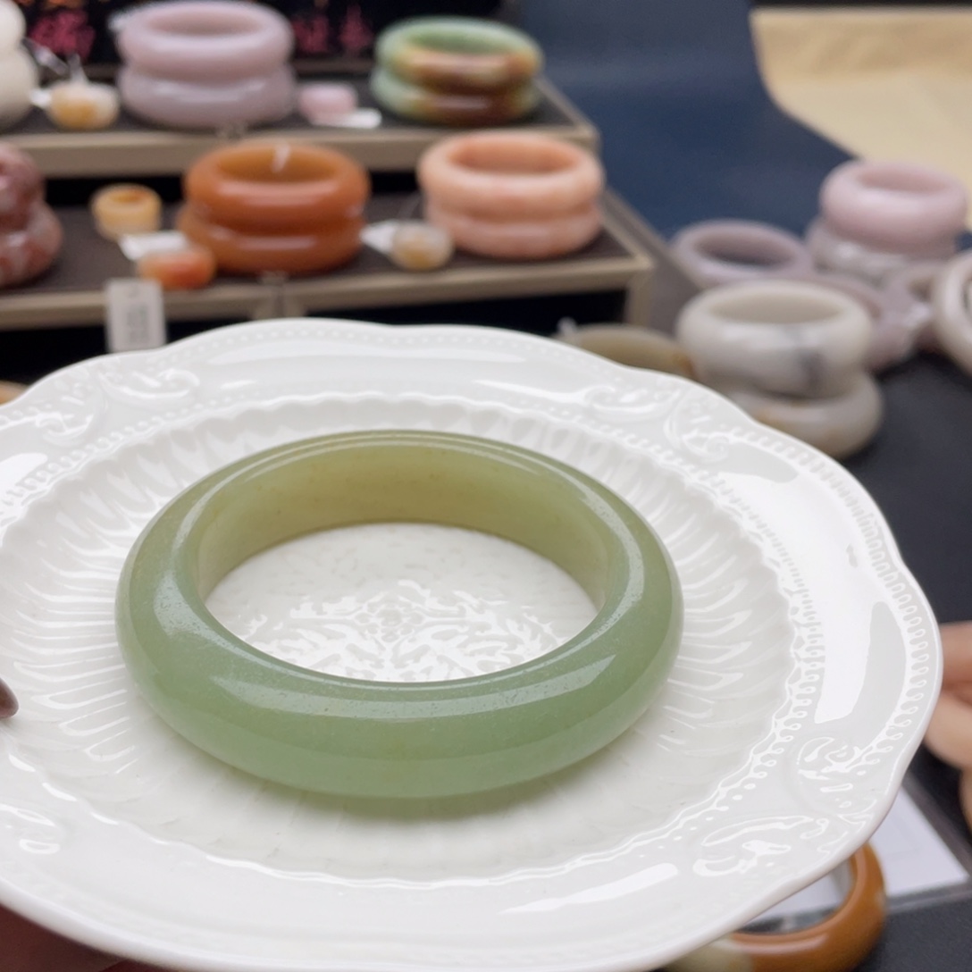 石英质玉未镶嵌手镯