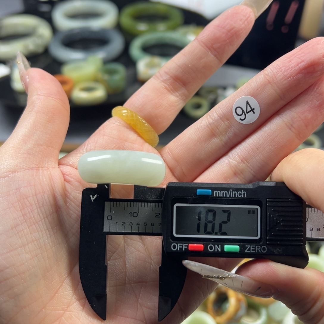 蛇纹石玉未镶嵌戒指