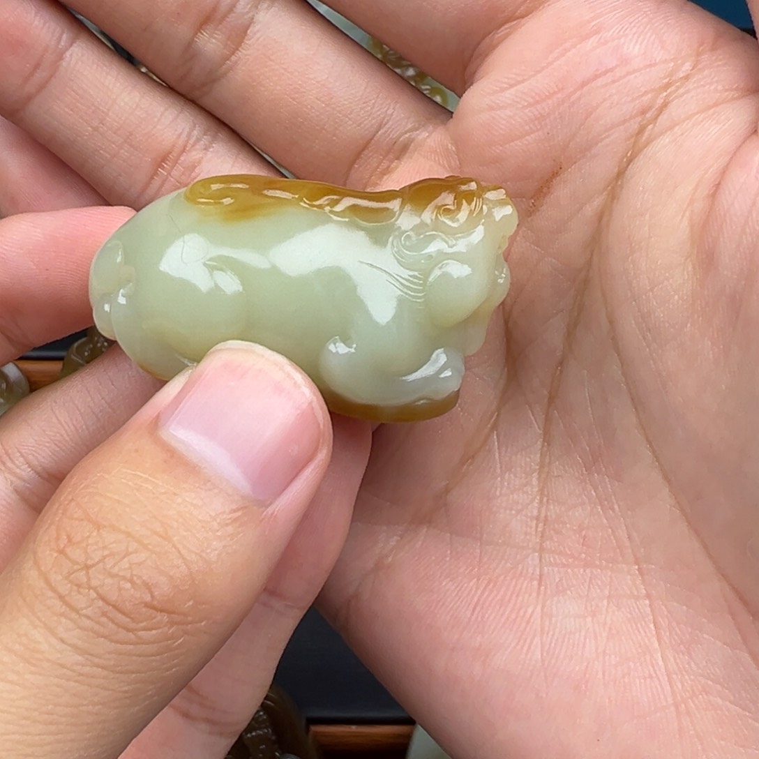 和田玉（糖玉）未镶嵌颈饰轻**月