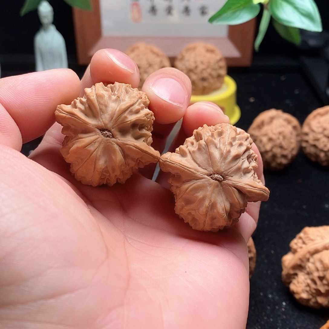 文玩核桃吊坠马老四37.5精配