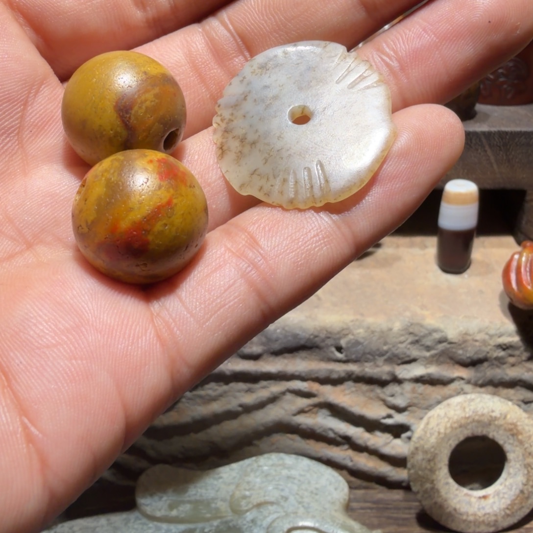 依***古和田玉（糖玉）未镶嵌颈饰