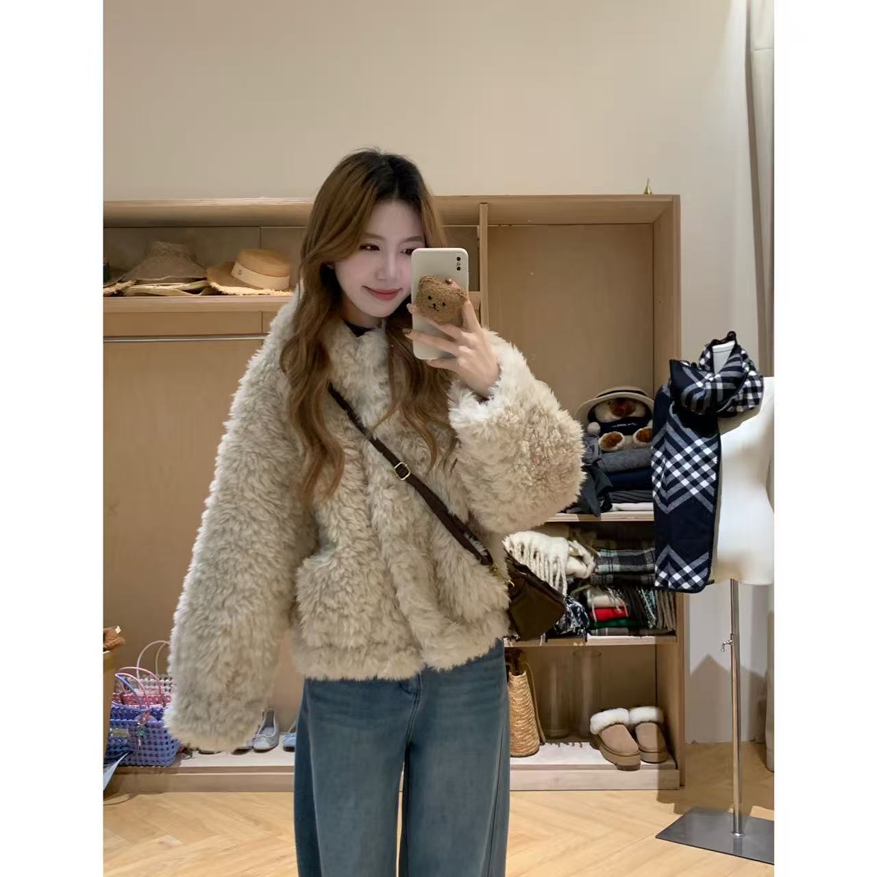 【YS】‘雪顶摩卡’宽松短款连帽加厚环保毛毛外套~X679