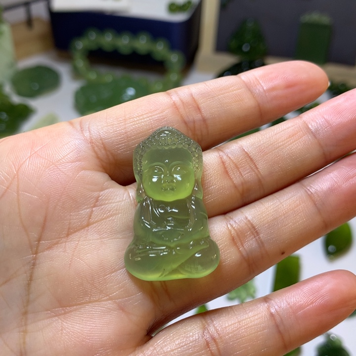 岫玉未镶嵌颈饰吊坠