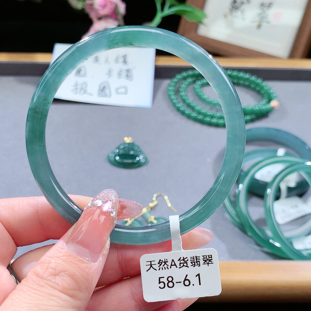 翡翠手镯（圆镯）未镶嵌
