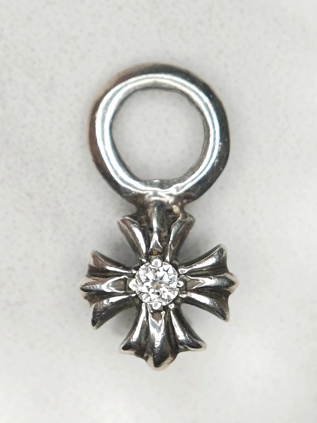 99新 Chrome Hearts/克罗心 白钻十字花圆环吊坠